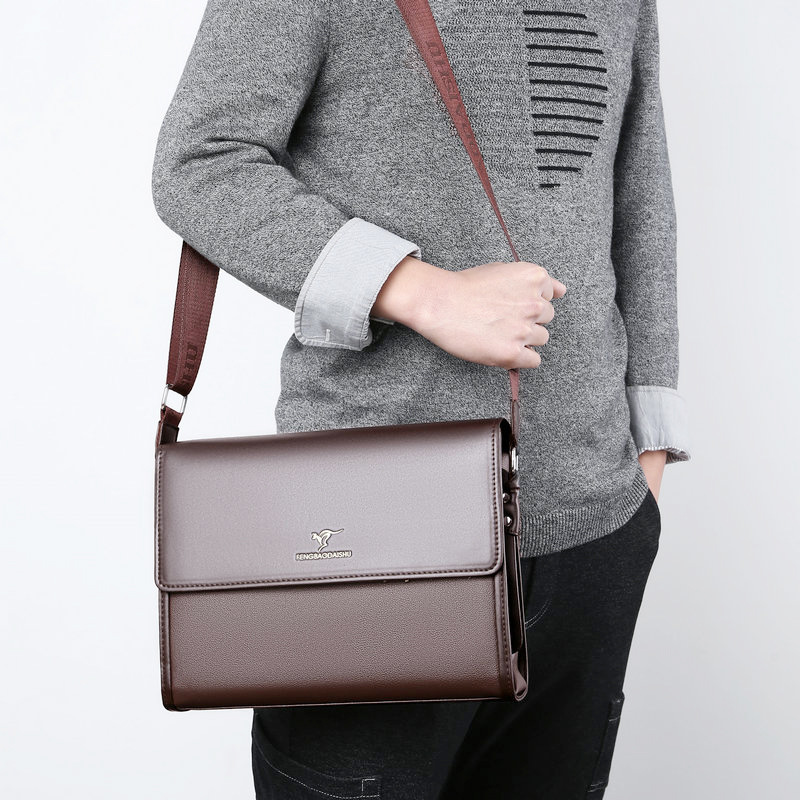 Men's Messenger Shoulder Brief - Interior Design Portfolio recension och pris