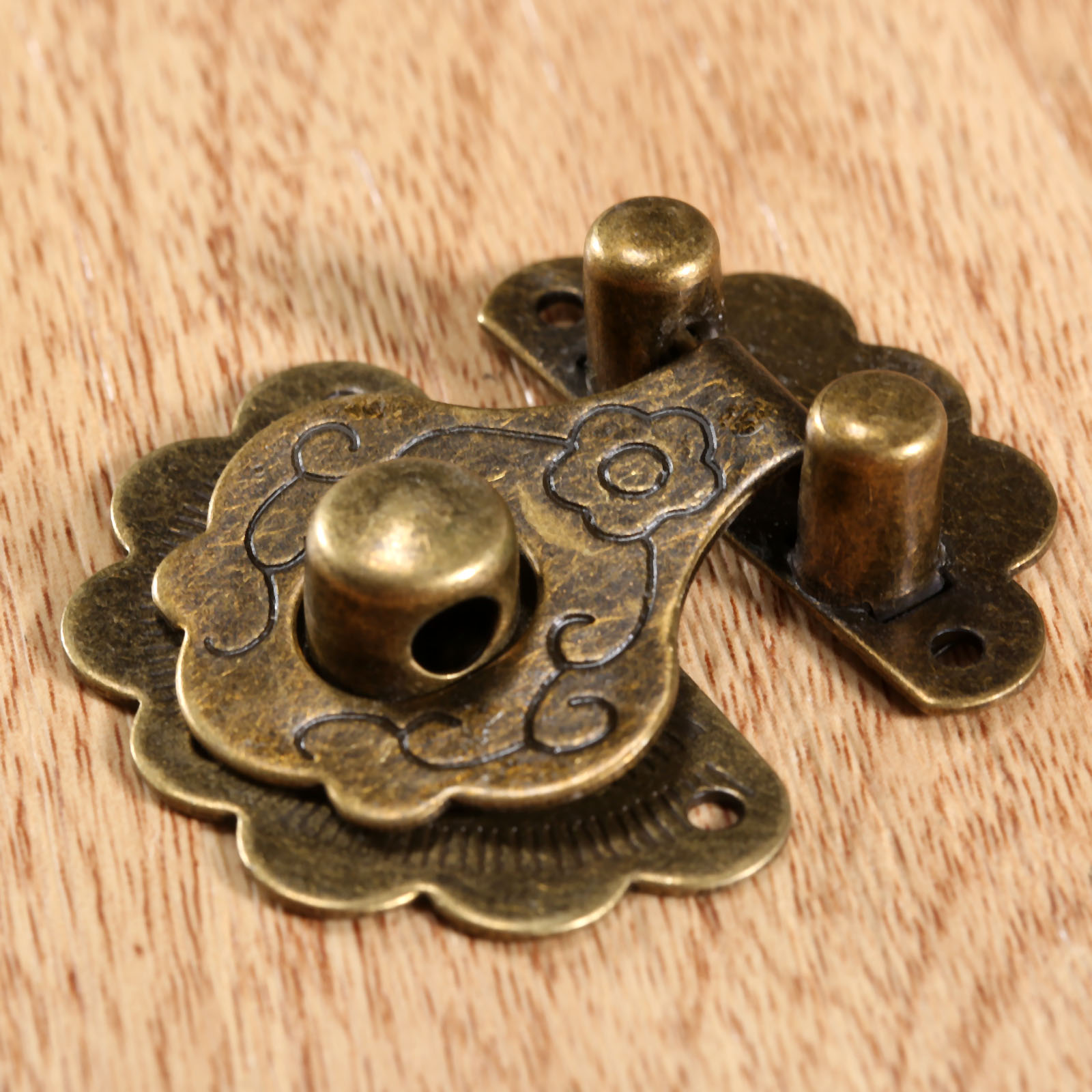 Antique Bronze Hasps Lock Deco - Antique Brass Hook recension och pris