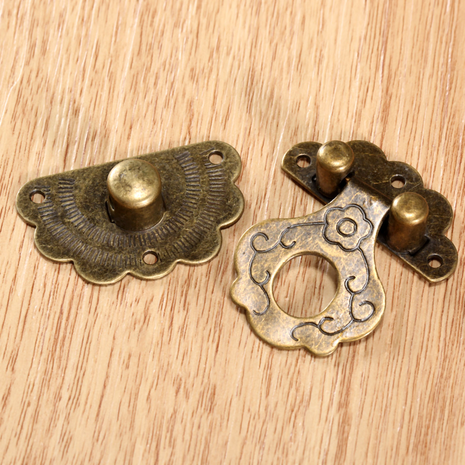 Antique Bronze Hasps Lock Deco - Antique Brass Hook recension och pris